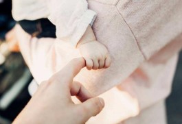 52岁孕妈艰辛怀孕经历分享 试管婴儿借卵也难一次成功